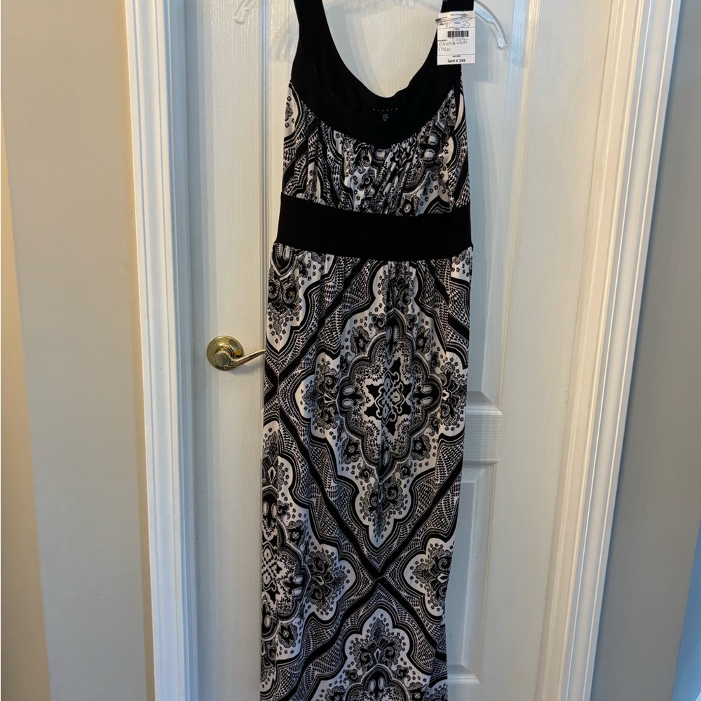 Alfani Black and White Paisley Maxi Dress